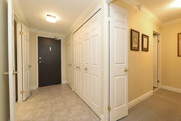 33 Elmhurst AVE #101, Toronto C07, ON M2N 6G8