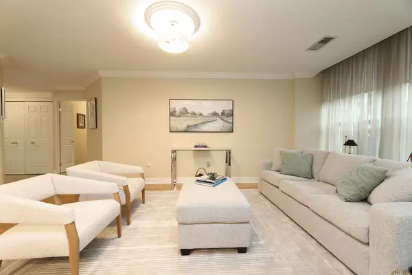 33 Elmhurst AVE #101, Toronto C07, ON M2N 6G8