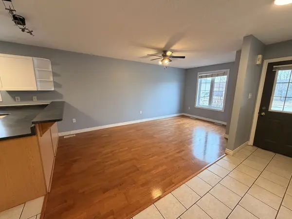 323 Johnson ST #Upper, Barrie, ON L4M 7A2