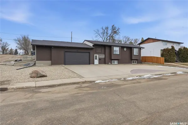 1068 Athabasca STREET W, Moose Jaw, SK S6H 2E6