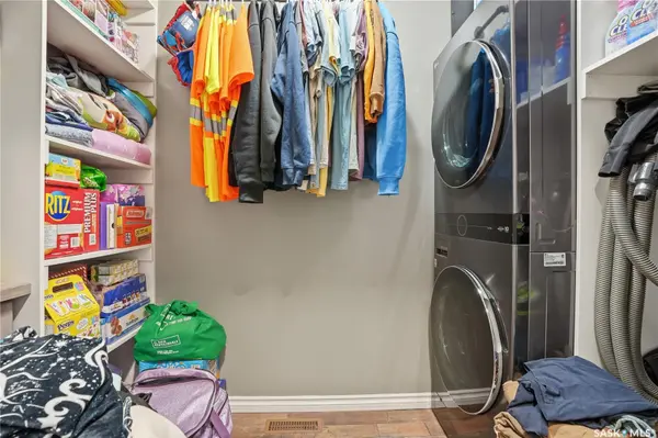 1068 Athabasca STREET W, Moose Jaw, SK S6H 2E6