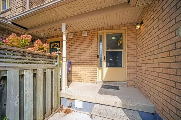 2 Sir Lou DR #127, Brampton, ON L6Y 5A8