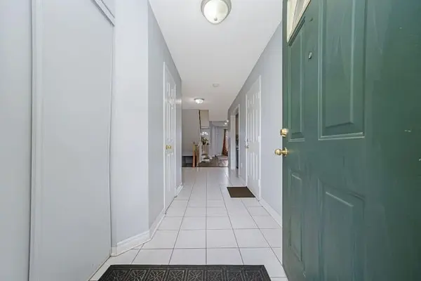 2 Sir Lou DR #127, Brampton, ON L6Y 5A8