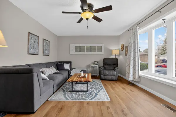 44 Ballantrae WAY, Kanata, ON K2L 1N5