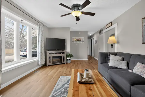 44 Ballantrae WAY, Kanata, ON K2L 1N5