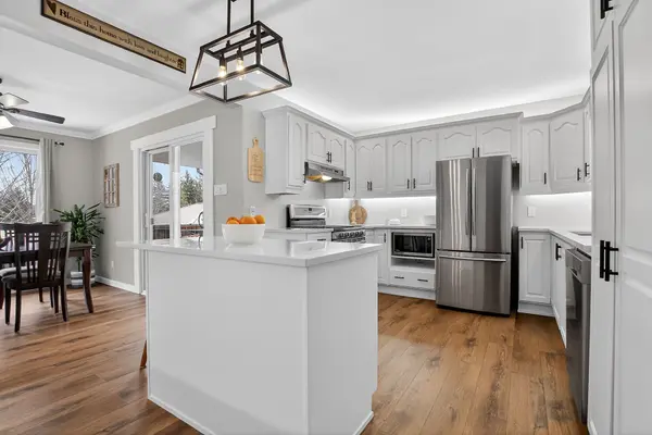 44 Ballantrae WAY, Kanata, ON K2L 1N5