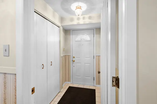 2391 Ogilvie RD, Beacon Hill North - South And Area, ON K1J 7N4