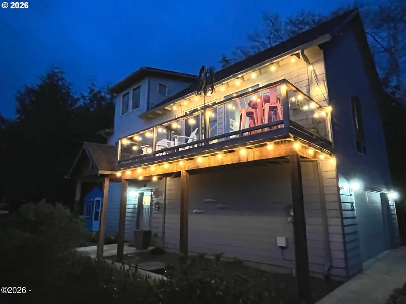 15 SHELL ST, Yachats, OR 97498