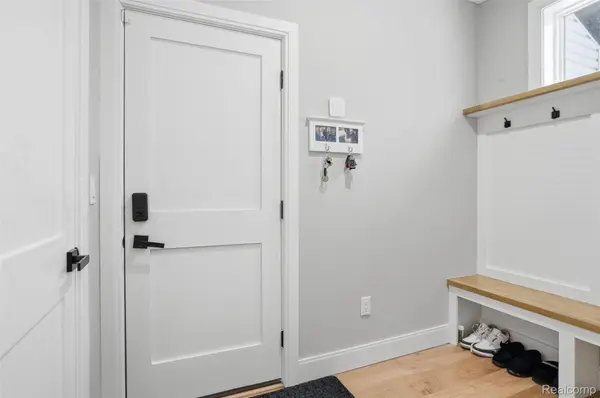 3570 Watkins Lake RD, Waterford Charter Township, MI 48328