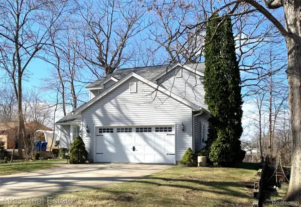 10235 Park DR, Atlas Township, MI 48438