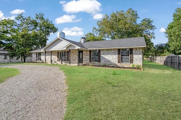 108 W College Street, Leonard, TX 75452