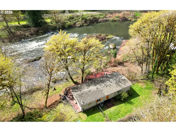 11425 E MAPLETON RD, Mapleton, OR 97453