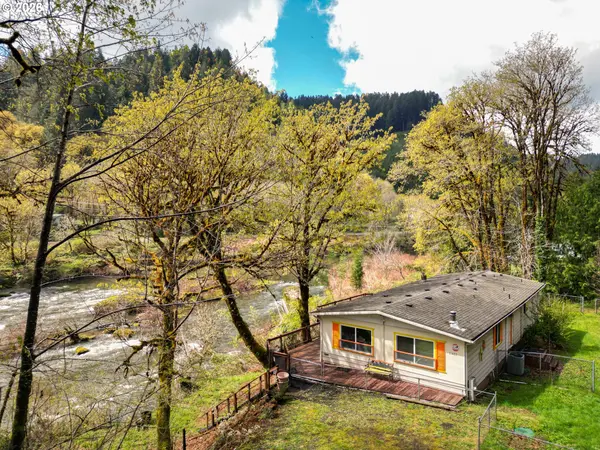 11425 E MAPLETON RD, Mapleton, OR 97453