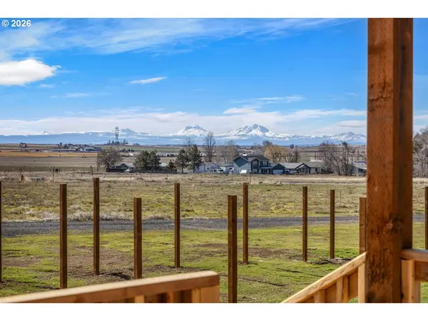 512 SW 6th ST, Metolius, OR 97741