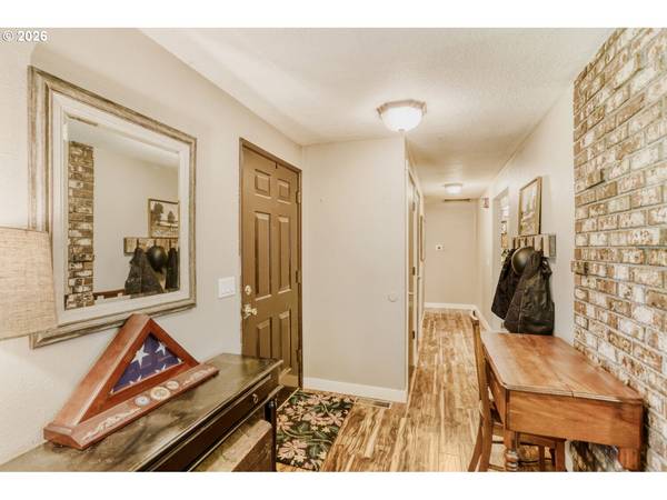 6895 S GURNEY LN, Canby, OR 97013