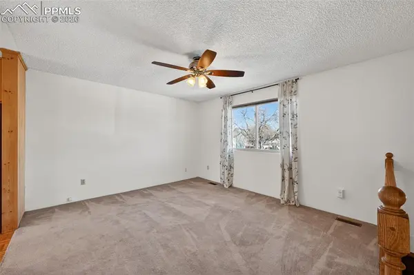 5015 Ivor DR, Colorado Springs, CO 80916