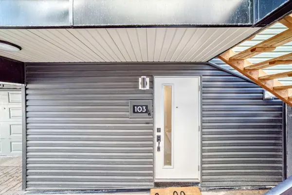 26 Glamis GN SW #103, Calgary, AB T3E 6V1