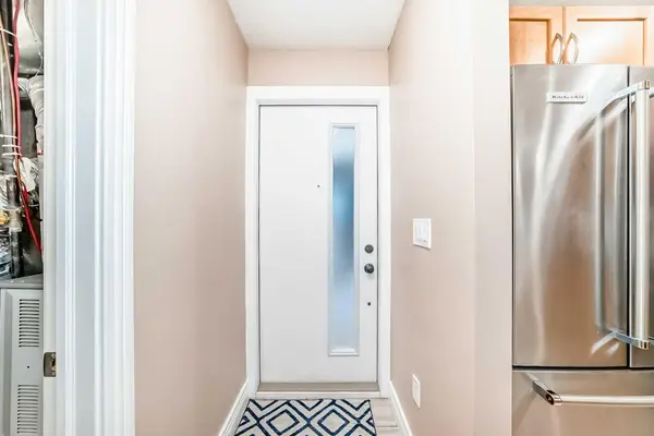 26 Glamis GN SW #103, Calgary, AB T3E 6V1