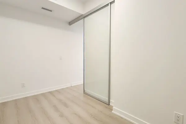 100 Queen ST E #1101, Toronto C08, ON M5C 0B5