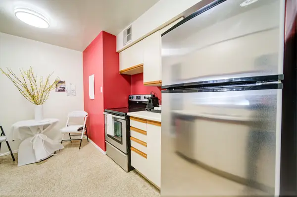 633 Bay ST #2405, Toronto C01, ON M5G 2G4