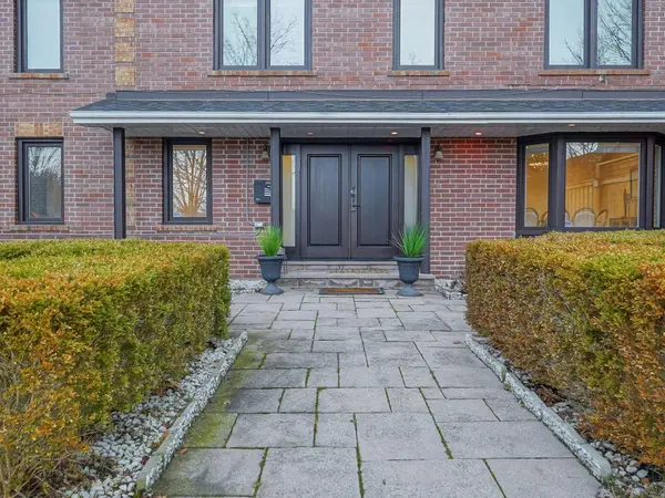 6 Tanjo CT, Vaughan, ON L4J 3B4