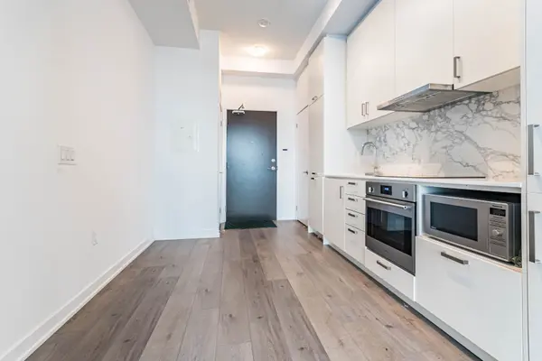 60 Honeycrisp CRES #522, Vaughan, ON L4K 0N5