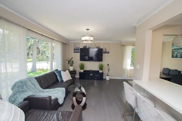 65 Bridgenorth CRES, Toronto W10, ON M9V 2M5