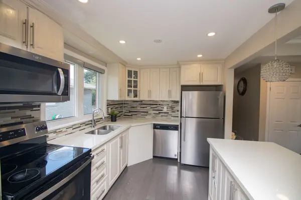 65 Bridgenorth CRES, Toronto W10, ON M9V 2M5