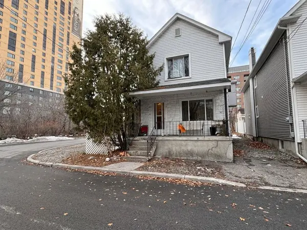 129 Pamilla ST, Dows Lake - Civic Hospital And Area, ON K1S 3K9