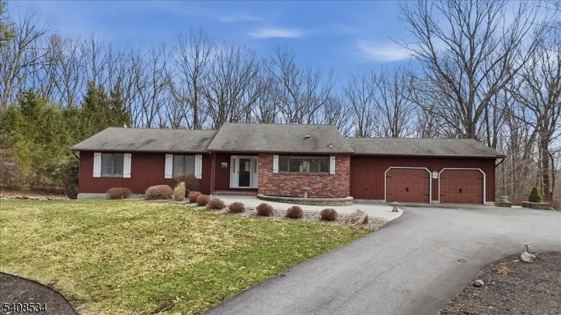 15 Copeley Rd, Hampton Twp., NJ 07860