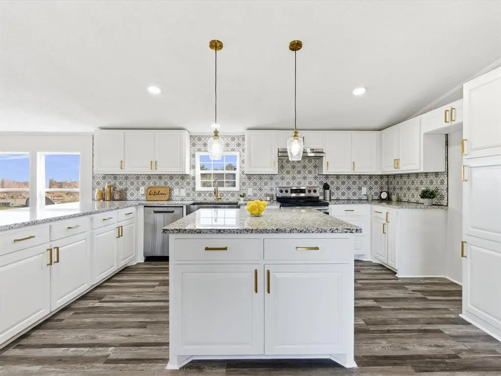 102 Sunshine Meadows Court, Weatherford, TX 76088