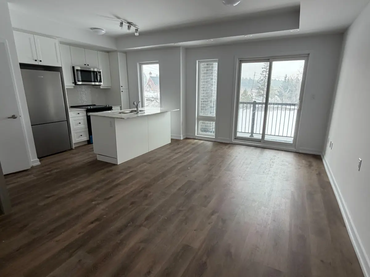 3 Bancroft LN #203, Richmond Hill, ON L4E 1M1