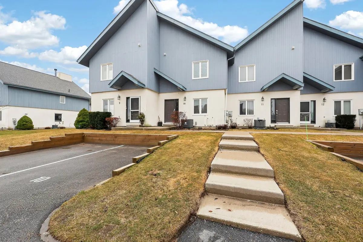 110 KELLIE'S WAY #10, Blue Mountains, ON L9Y 0L6