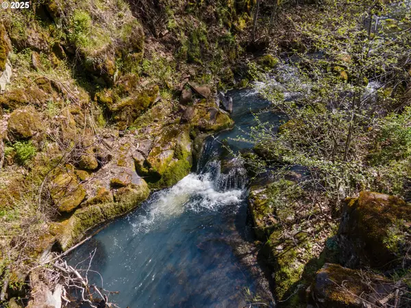 1910 PROCTOR RD, Mosier, OR 97040