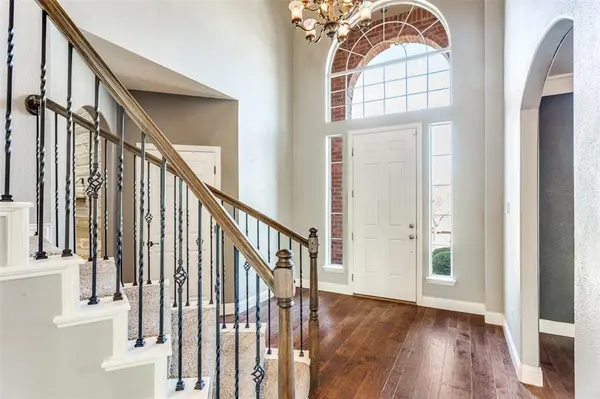 9005 Ranch Bluff Court, Benbrook, TX 76126