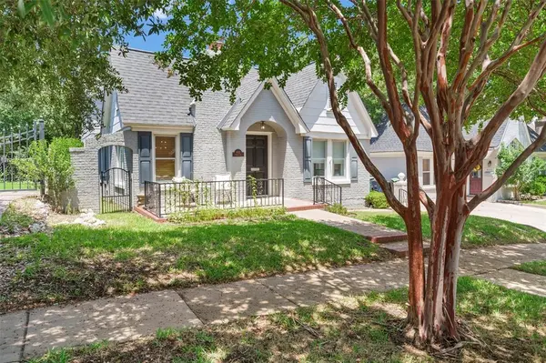 4032 Dexter Avenue, Fort Worth, TX 76107