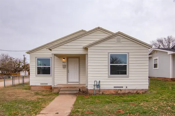 912 Lou Avenue, Sweetwater, TX 79556