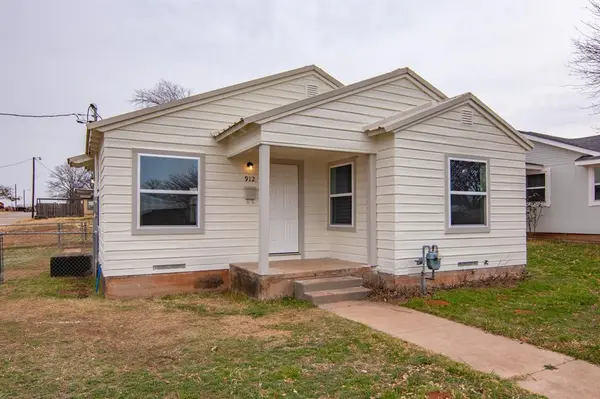 912 Lou Avenue, Sweetwater, TX 79556