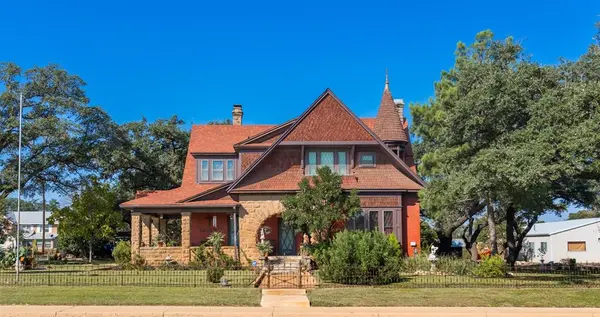 704 S Bridge Street, Brady, TX 76825