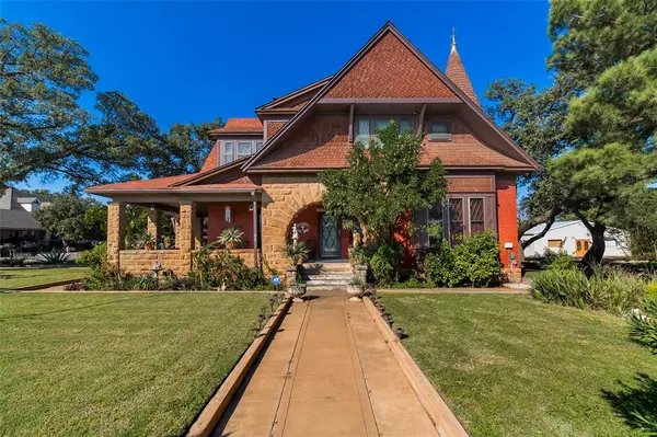 704 S Bridge Street, Brady, TX 76825