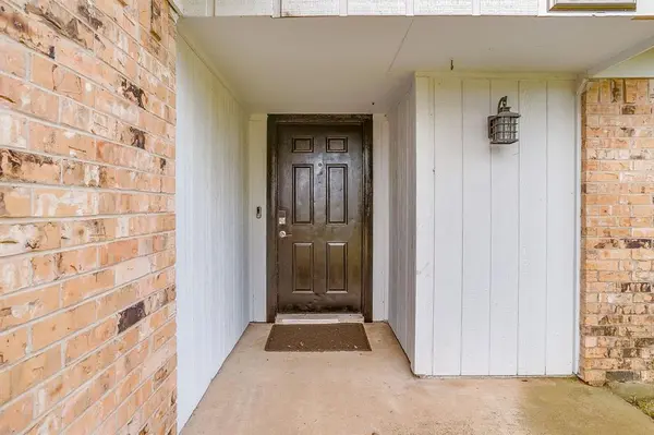 2733 Southpark Lane, Fort Worth, TX 76133