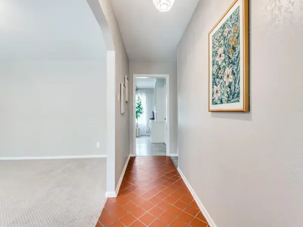 712 Joanna Drive, Hurst, TX 76053