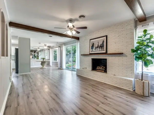 712 Joanna Drive, Hurst, TX 76053