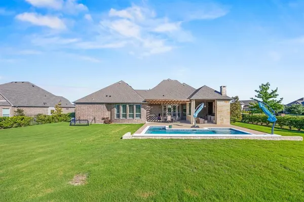 305 Toulouse Lane, Heath, TX 75032