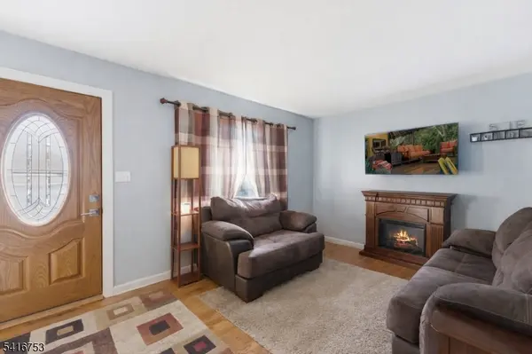 40 Ethel Ave, Hawthorne Boro, NJ 07506