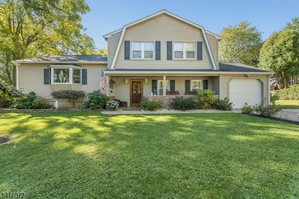 136 Powderhorn Dr, Lopatcong Twp., NJ 08865