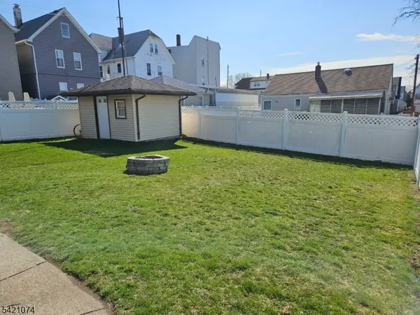 11 Alpine St, Garfield City, NJ 07026