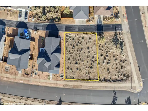 1092 SE BLUEGRASS LN, Madras, OR 97741