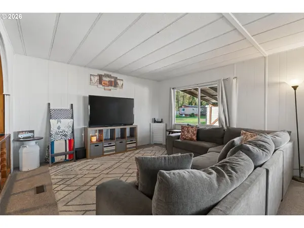 64785 DEER ISLAND HTS, Deer Island, OR 97054