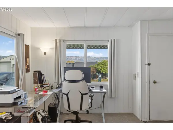 64785 DEER ISLAND HTS, Deer Island, OR 97054